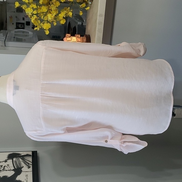 Zac& Rachel light pink blouse with tab sleeves Hanley 4 button. Size small. - Picture 5 of 6